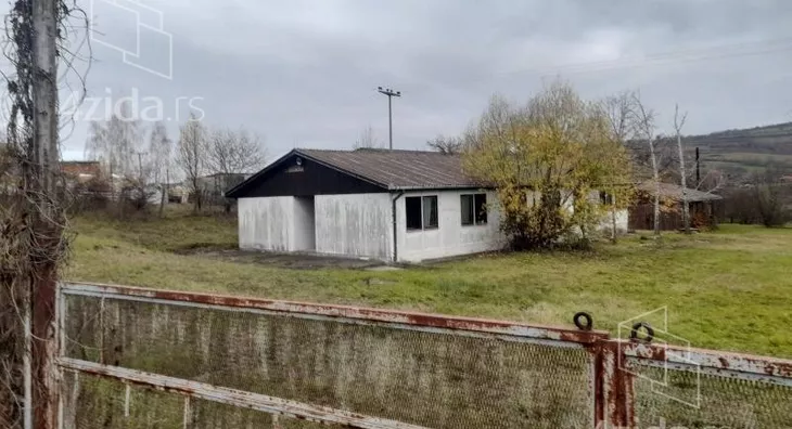 Poslovna zgrada | 4zida