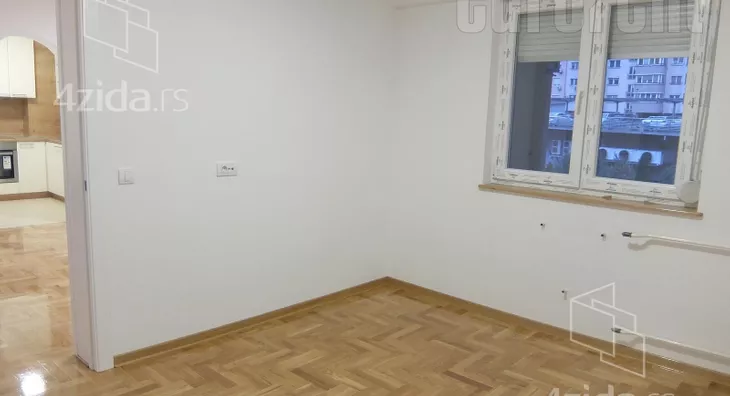 Četvoroiposoban stan | 4zida