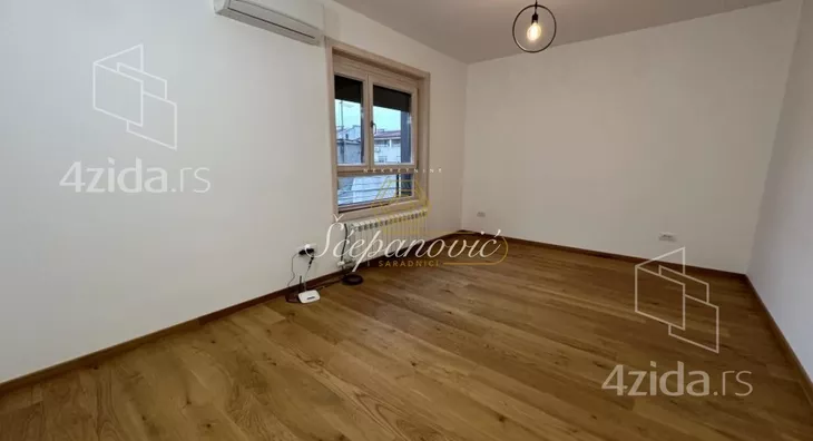 Četvoroiposoban stan | 4zida