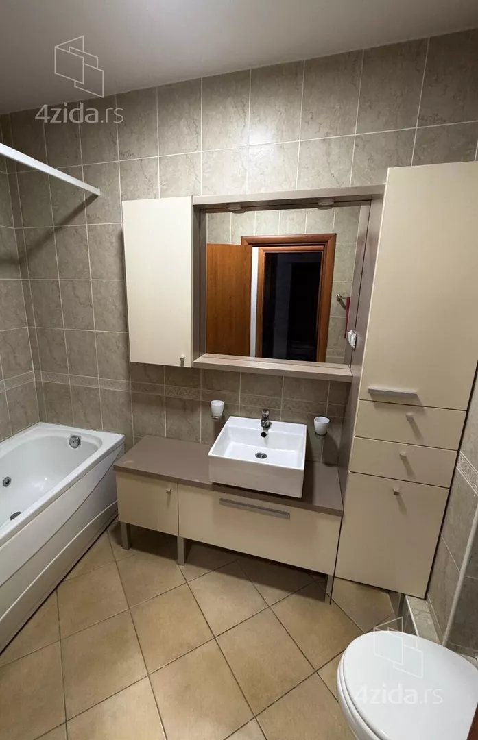 Četvoroiposoban stan | 4zida