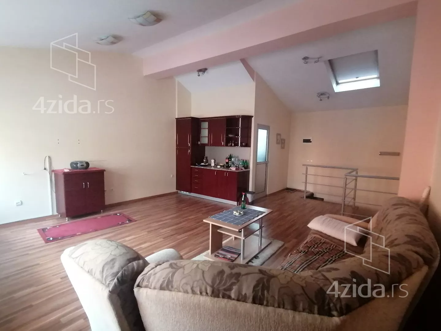 Lokal | 4zida
