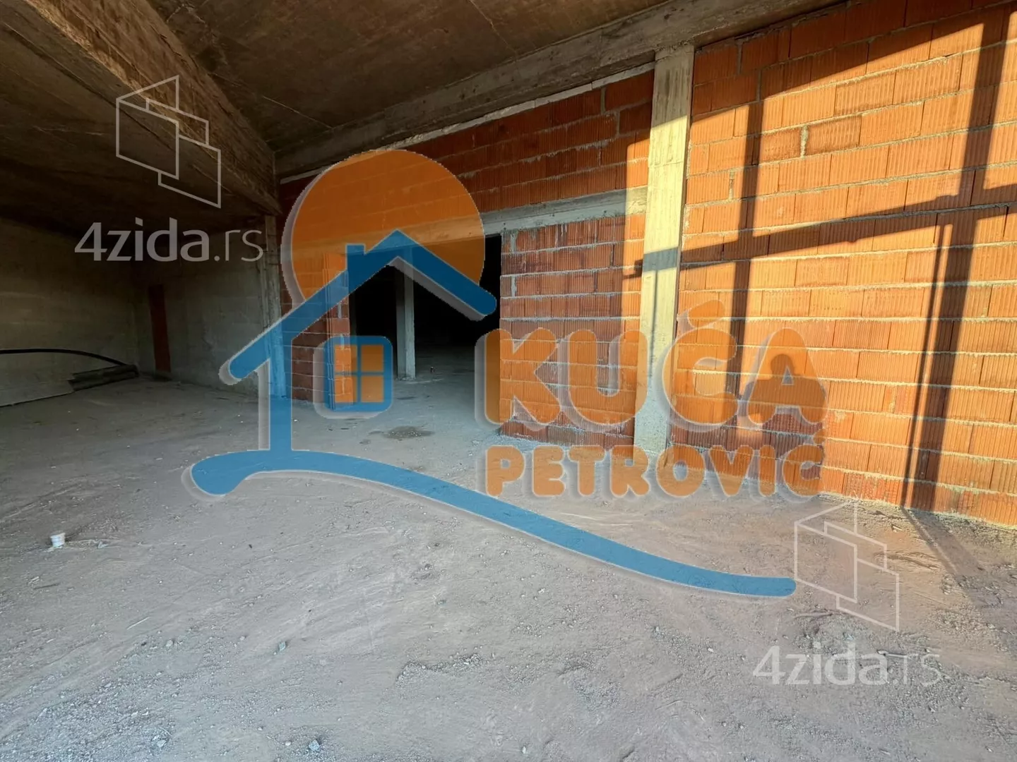Lokal | 4zida