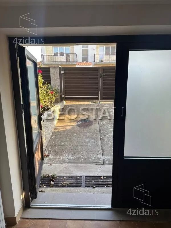 Šestosoban stan | 4zida