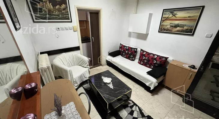 Poslovna zgrada | 4zida