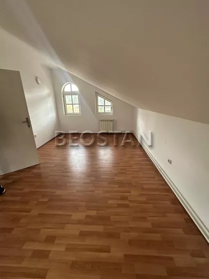 Ustanička | 4zida.rs