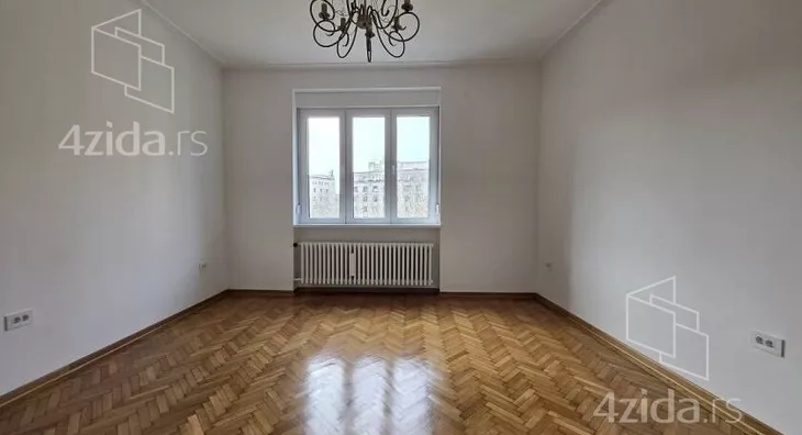 Četvoroiposoban stan | 4zida