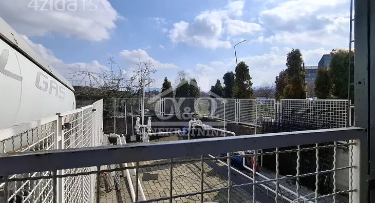 Poslovna zgrada | 4zida