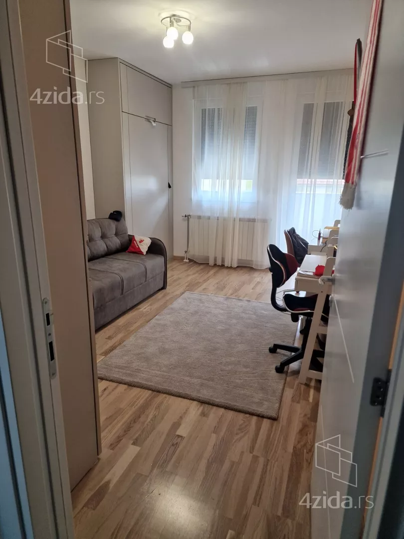 Petosoban stan | 4zida