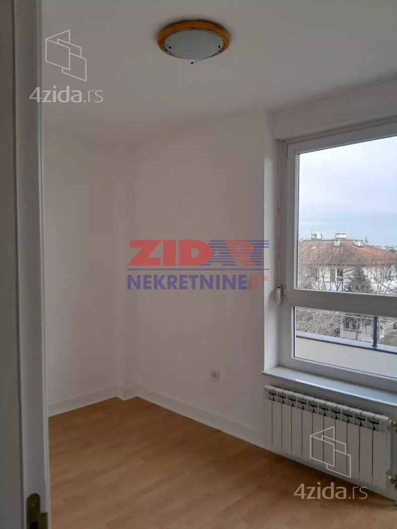 Četvoroiposoban stan | 4zida