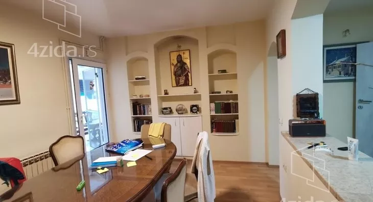 Poslovna zgrada | 4zida