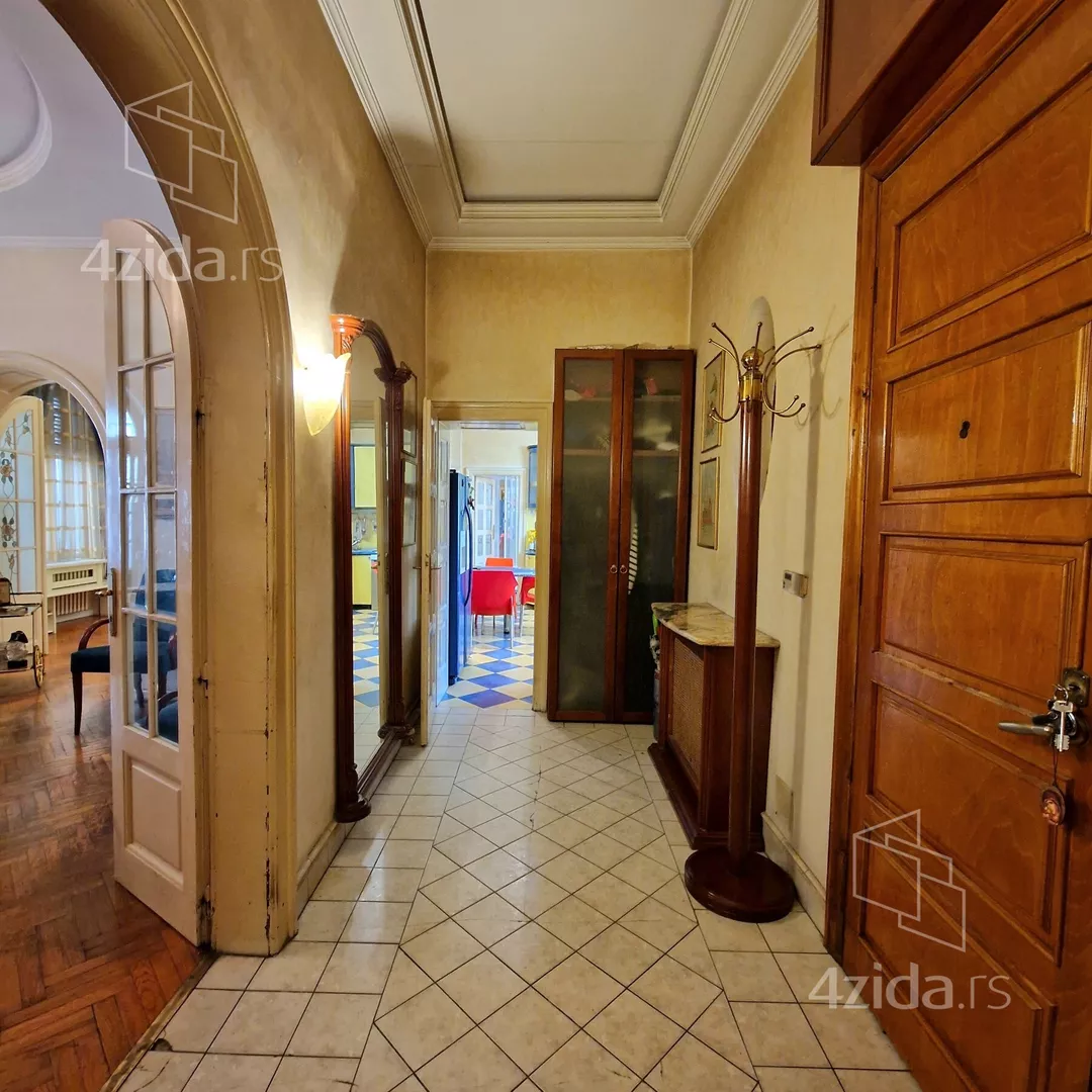 Šestosoban stan | 4zida