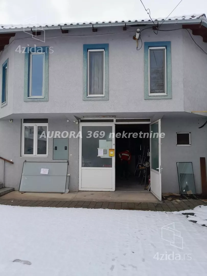 Poslovna zgrada | 4zida