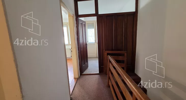 Sedmosoban stan | 4zida