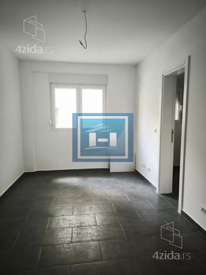 Šestosoban stan | 4zida