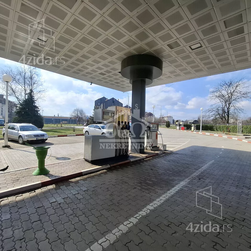 Poslovna zgrada | 4zida