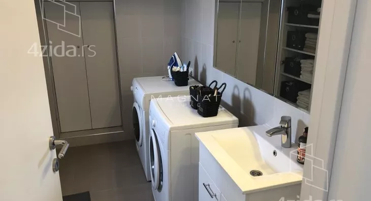 Četvoroiposoban stan | 4zida