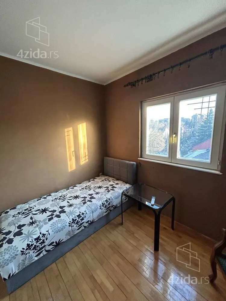 Četvoroiposoban stan | 4zida