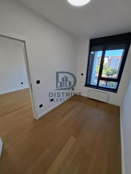Crveni Pevac | 4zida.rs