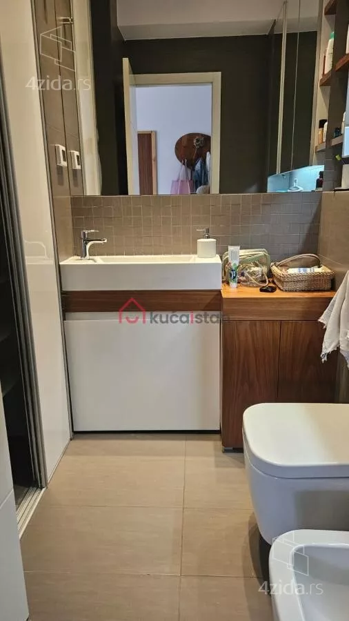 Četvoroiposoban stan | 4zida