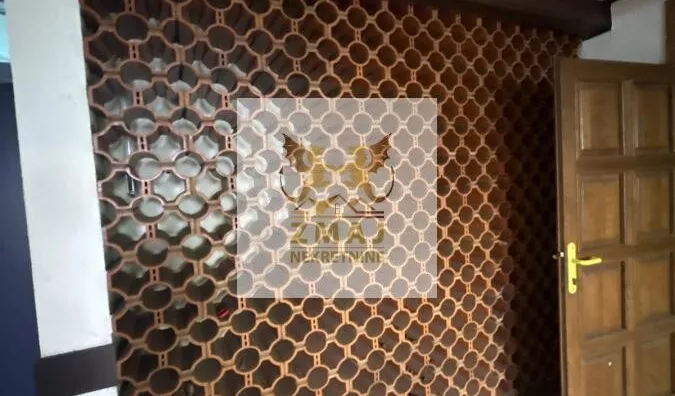 Poslovna zgrada | 4zida