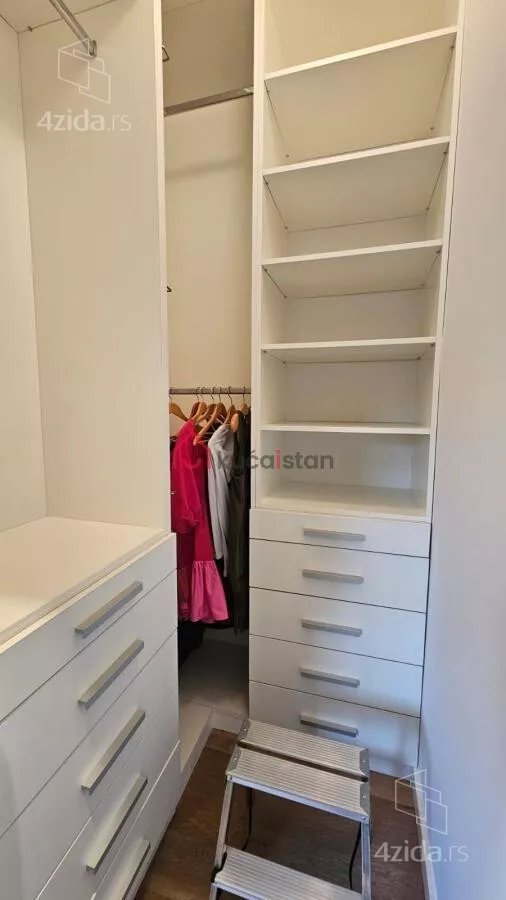 Četvoroiposoban stan | 4zida