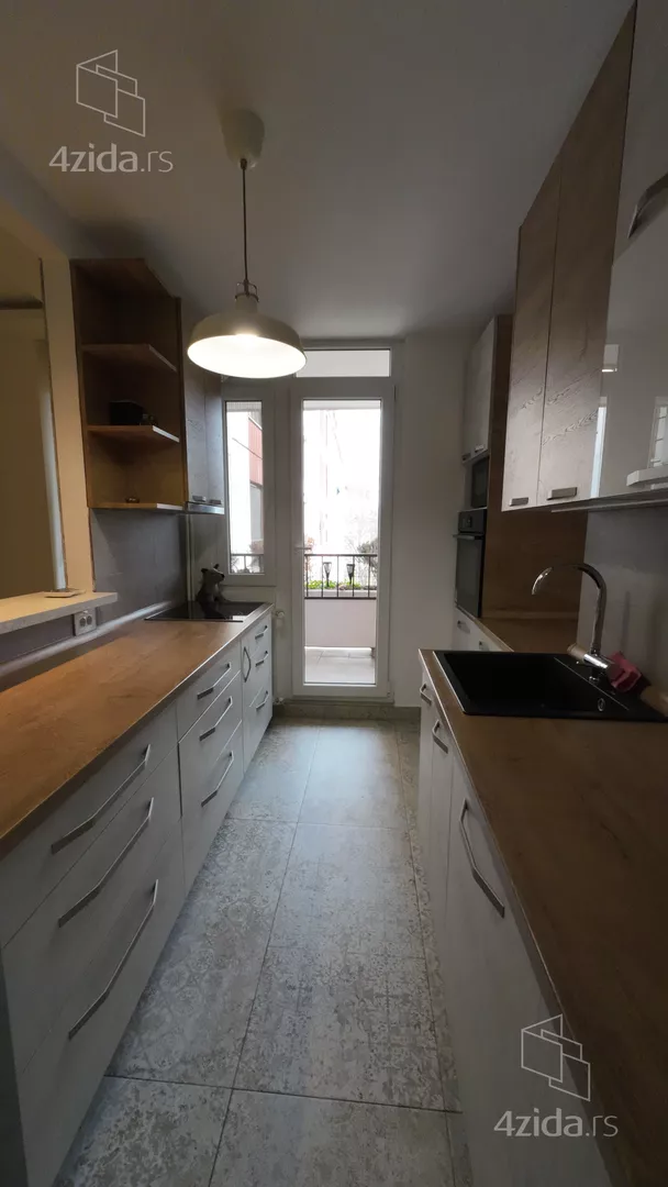 Četvoroiposoban stan | 4zida