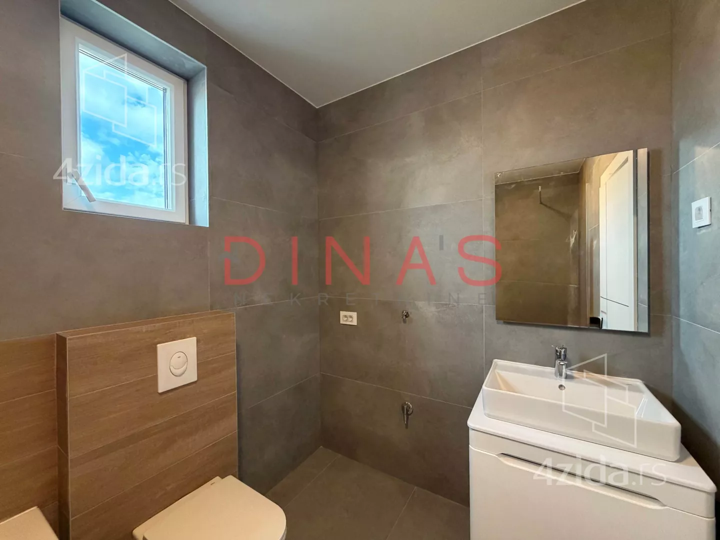 Petosoban stan | 4zida