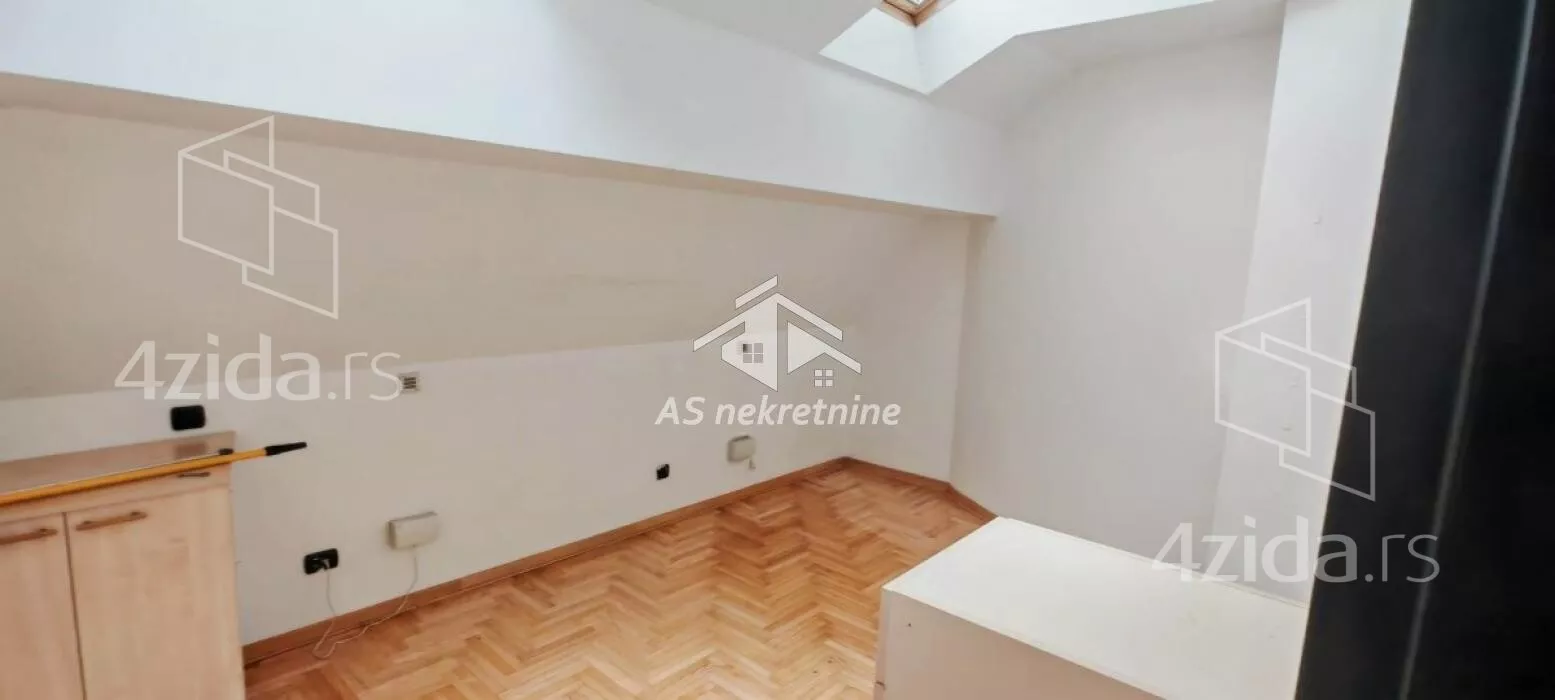 Šestosoban stan | 4zida