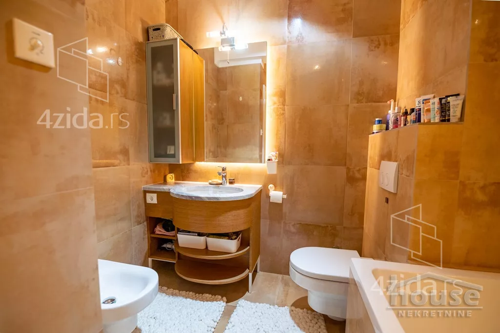 Šestosoban stan | 4zida