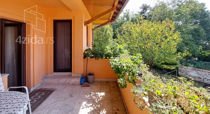 5-etažna kuća | 4zida