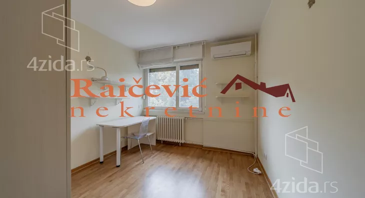Četvoroiposoban stan | 4zida