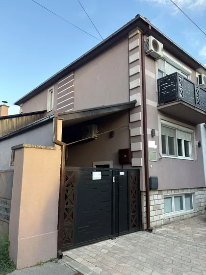 Karađorđev Trg | 4zida.rs