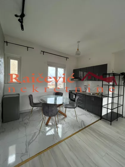 Francuska | 4zida.rs