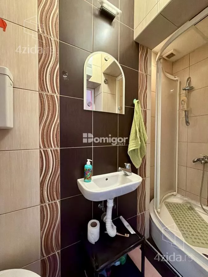 Četvoroiposoban stan | 4zida