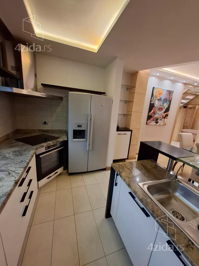 Šestosoban stan | 4zida