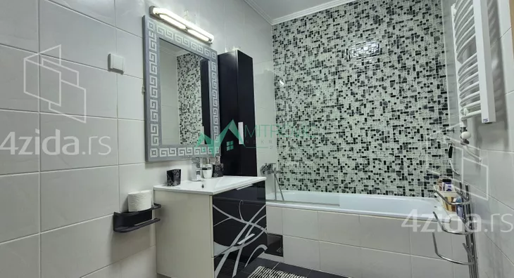 Četvoroiposoban stan | 4zida