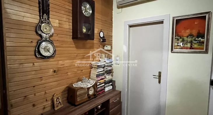 Šestosoban stan | 4zida