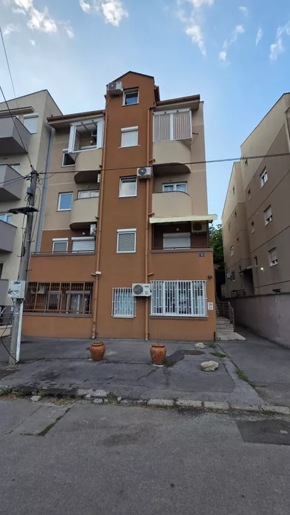 Petra Škundrića 1 | 4zida.rs