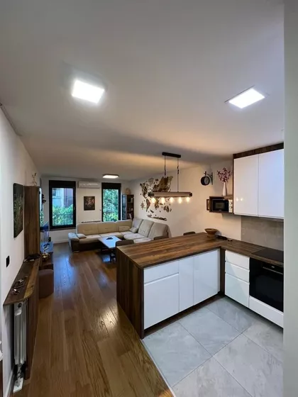 Dvadesetdrugog Oktobra | 4zida.rs