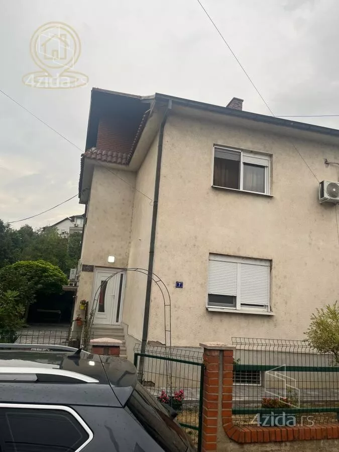 Troiposoban stan | 4zida