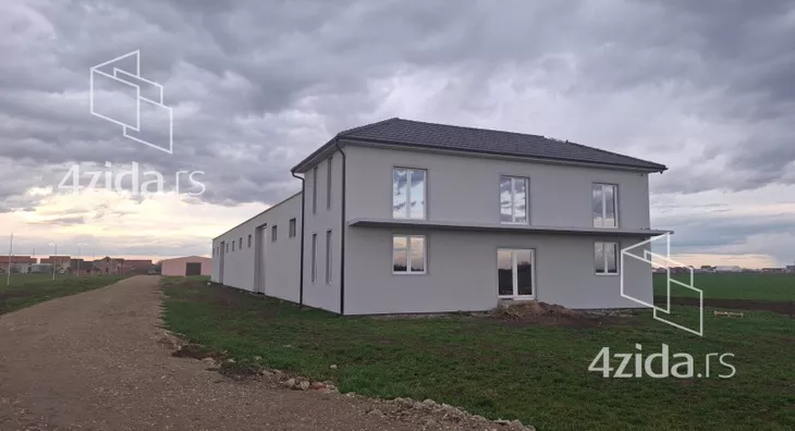 Poslovna zgrada | 4zida