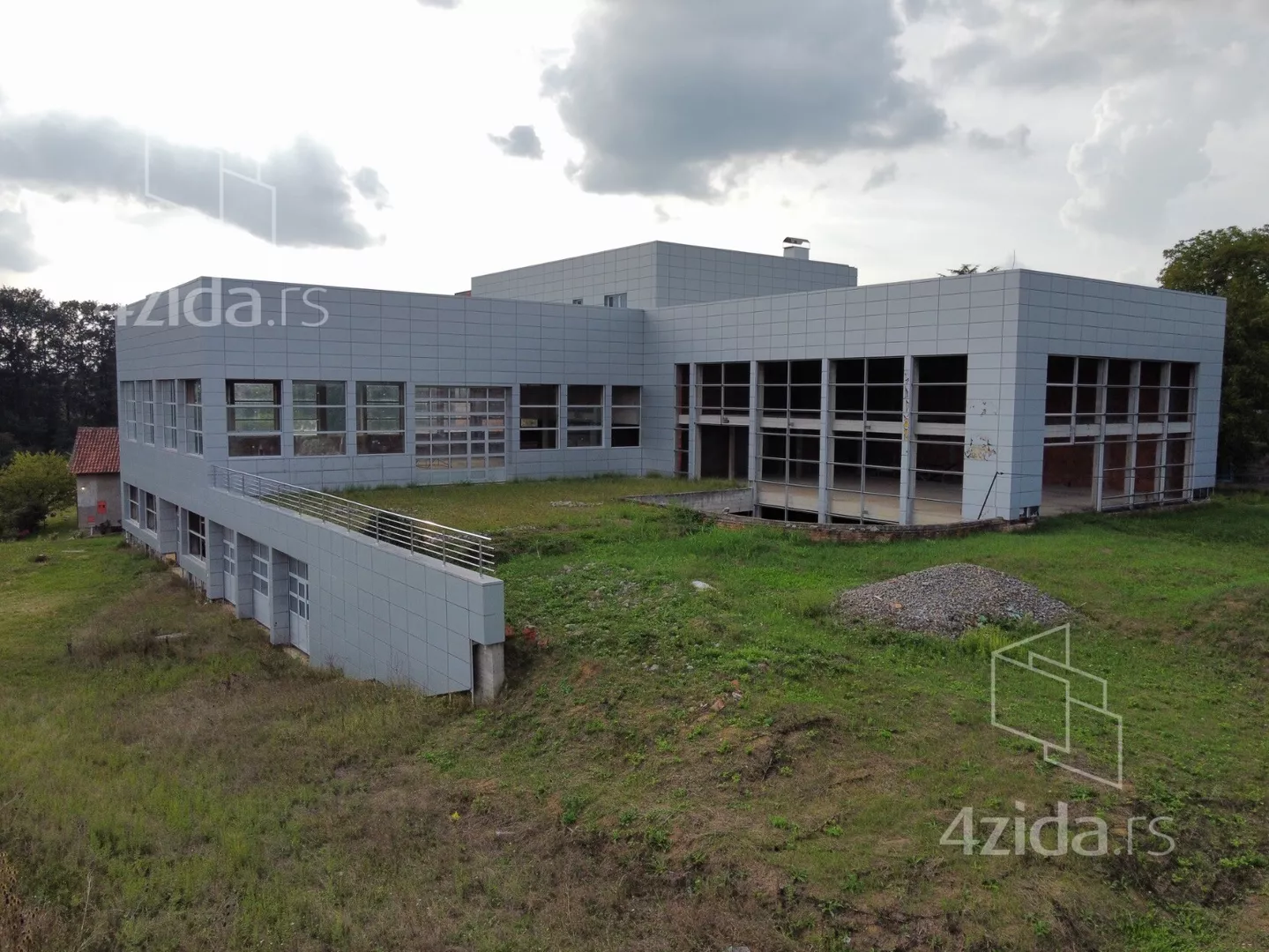 Poslovna zgrada | 4zida