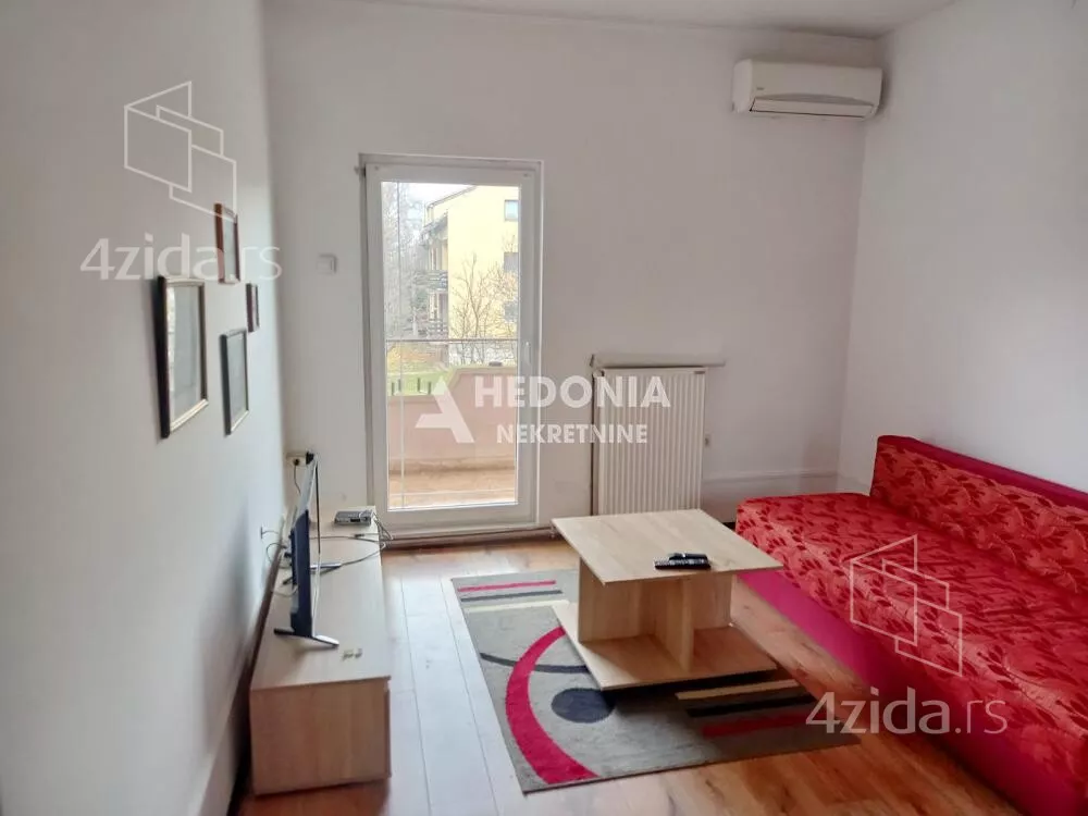Poslovna zgrada | 4zida