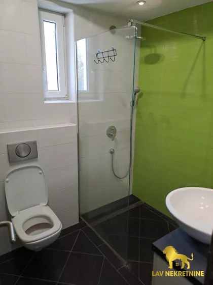 PARTIZANSKIH BAZA | 4zida.rs