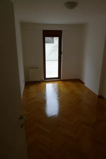 Crveni Krst Vračar | 4zida.rs