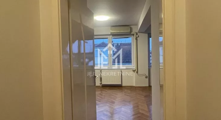 Šestosoban stan | 4zida