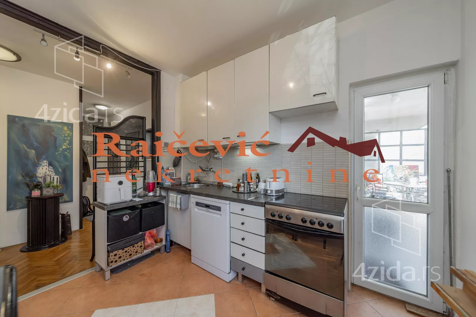 Troiposoban stan | 4zida