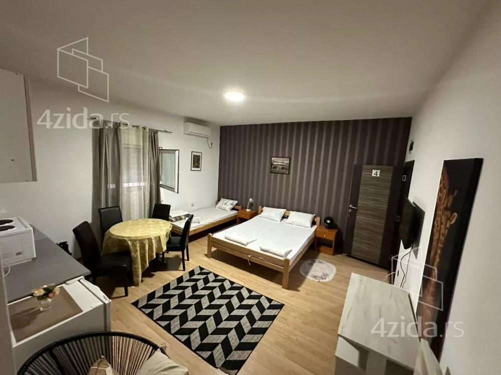 Poslovna zgrada | 4zida