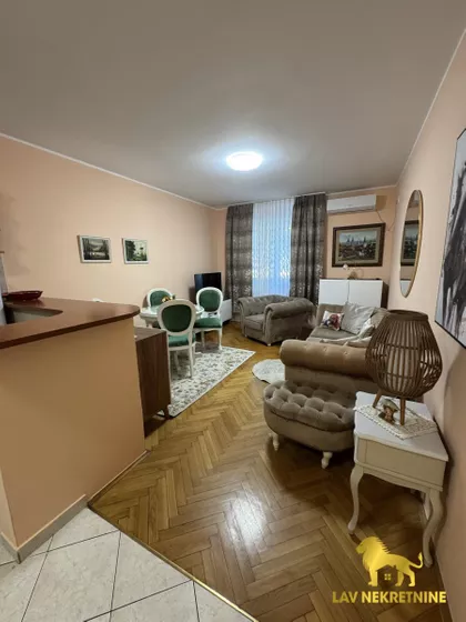 KOLO SRPSKIH SESTARA | 4zida.rs