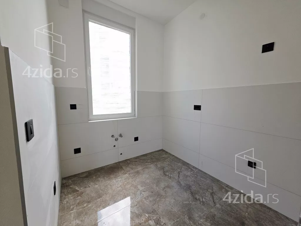 Četvoroiposoban stan | 4zida